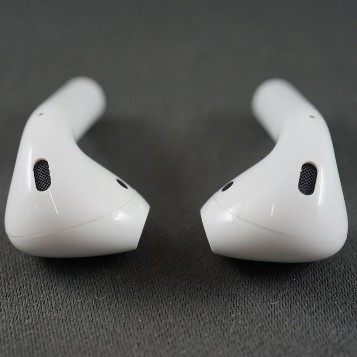 Apple AirPods with Wireless Charging Case エアーポッズ イヤホン USED美品 第二世代 MRXJ2J/A 完動品 中古 V9657 Apple AirPods with Wireless Charging Case エアーポッズ イヤホン USED美品 第二世代 MRXJ2J/A 完動品 中古 V9657