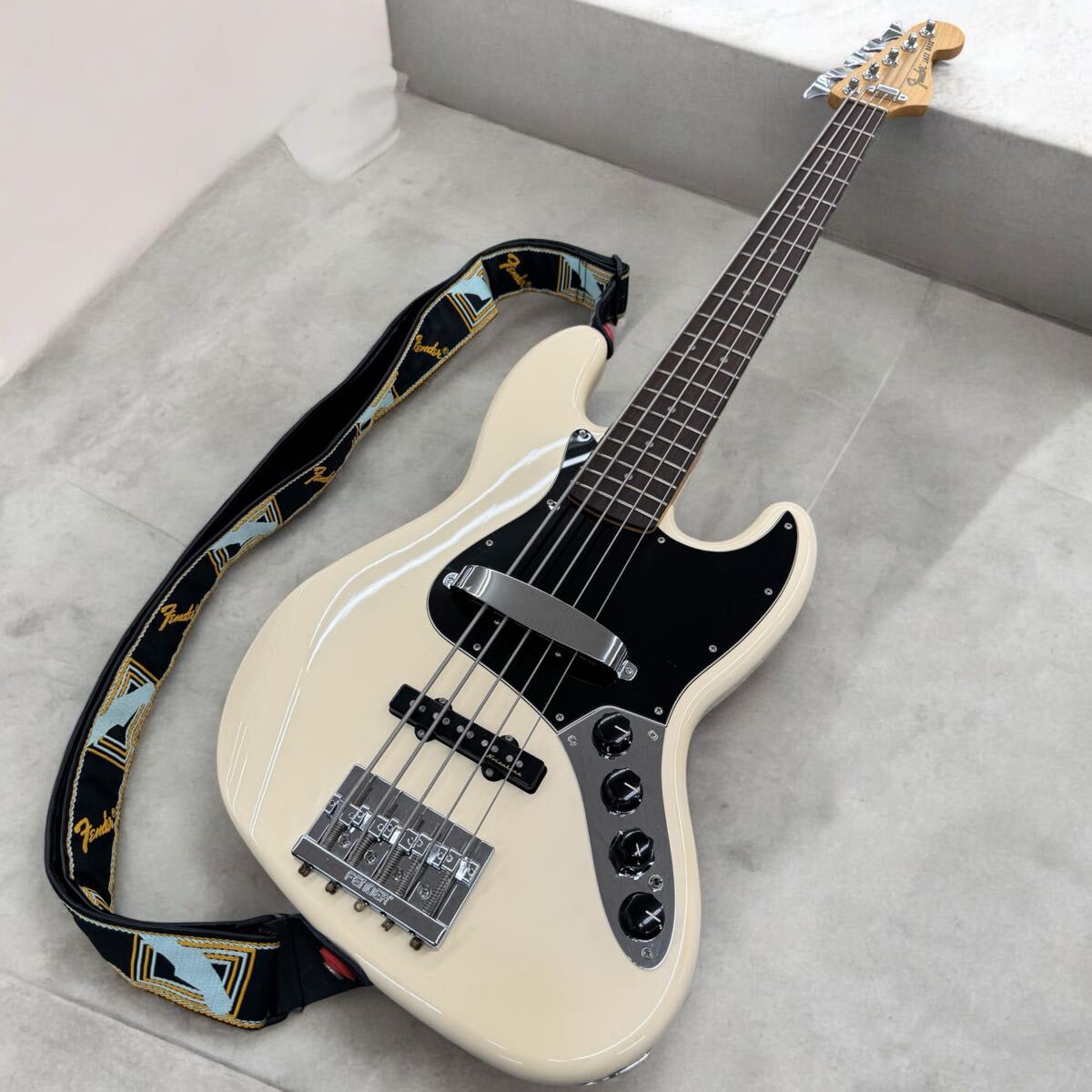 Yahoo!オークション -「fender 5弦」(エレキベース本体) (ベース