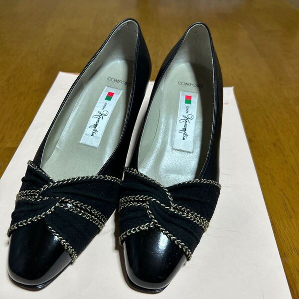 銀座カネマツ 黒色パンプス 23EE ヒール5.5
