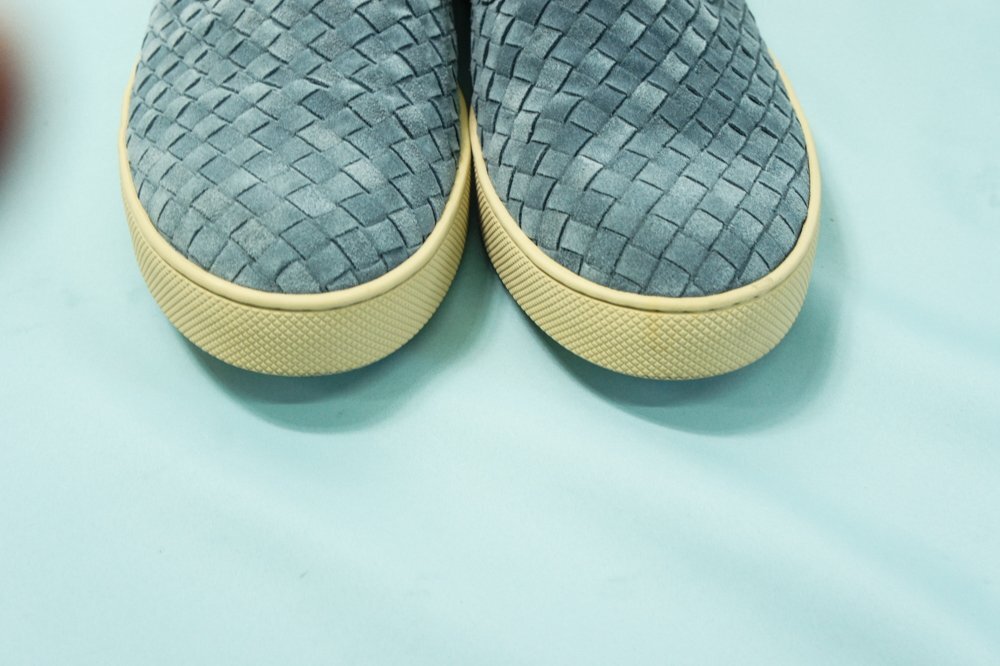 (N)(試し履きのみ美品)BOTTEGA VENETA ボッテガ ヴェネタ イントレチャート スリッポン スニーカー サックスブルー 27～27.5CM