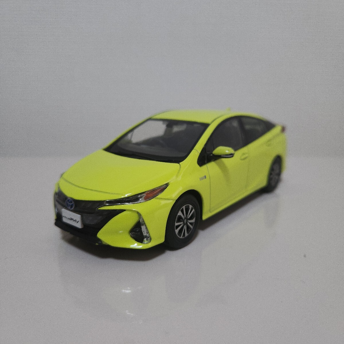 Amazon | 1/30 ミニカー プリウスPHV PRIUS PHV カラーサンプル