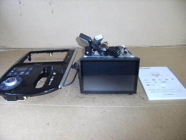 ダイハツ 純正 「NSZN-X69D/08545-K9121」 メモリーナビ 9インチ LA600Sタント専用パネル付 フルセグ/CD/SD/Bluetooth/USB/AM/FM 完動品