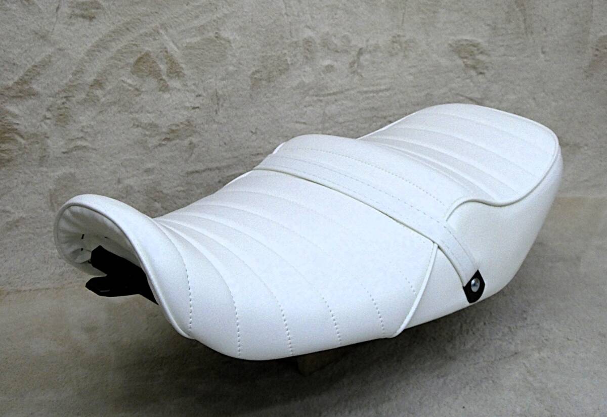 ゼファー４００後期　白皮　タックロールシート/ホワイト あんこ抜き 完成品 楽天市場】ゼファーχ 白 皮 タックロール シート : カスタム