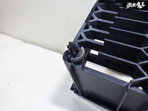 【装着可能】 TOYOTA トヨタ 純正 TE71 70系 カローラ フロント グリル ラジエーター グリル 外装 即納 棚 2F-Q-2 【装着可能】 TOYOTA トヨタ 純正 TE71 70系 カローラ フロント グリル ラジエーター グリル 外装 即納 棚 2F-Q-2