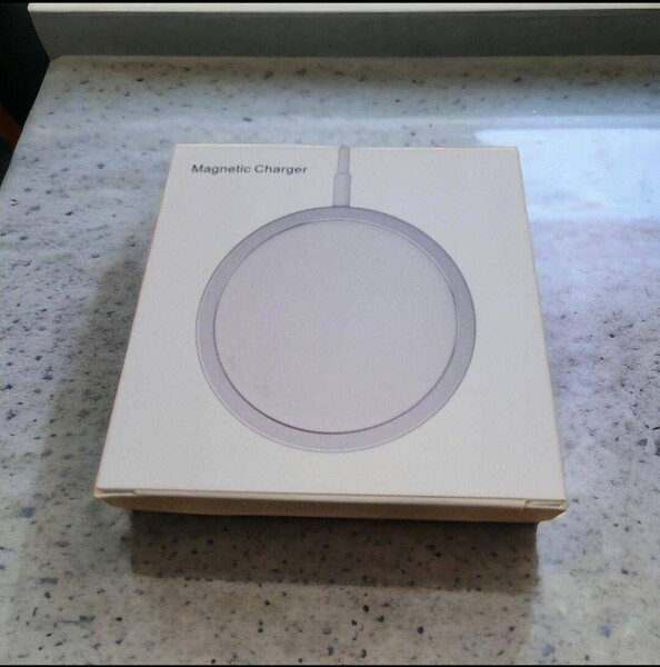 MagSafe充電器 15W ワイヤレス充電がさらに簡単に