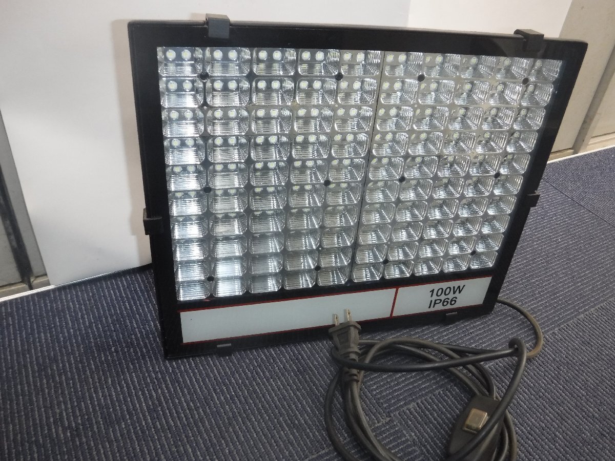 N824 LED投光器 100W IP66 中古 N824 LED投光器 100W IP66 中古