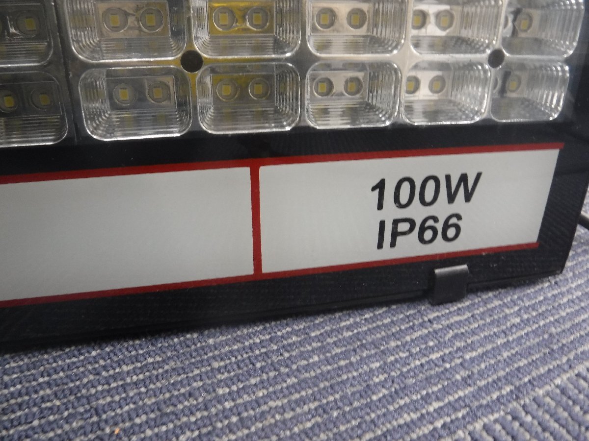 N824 LED投光器 100W IP66 中古 N824 LED投光器 100W IP66 中古