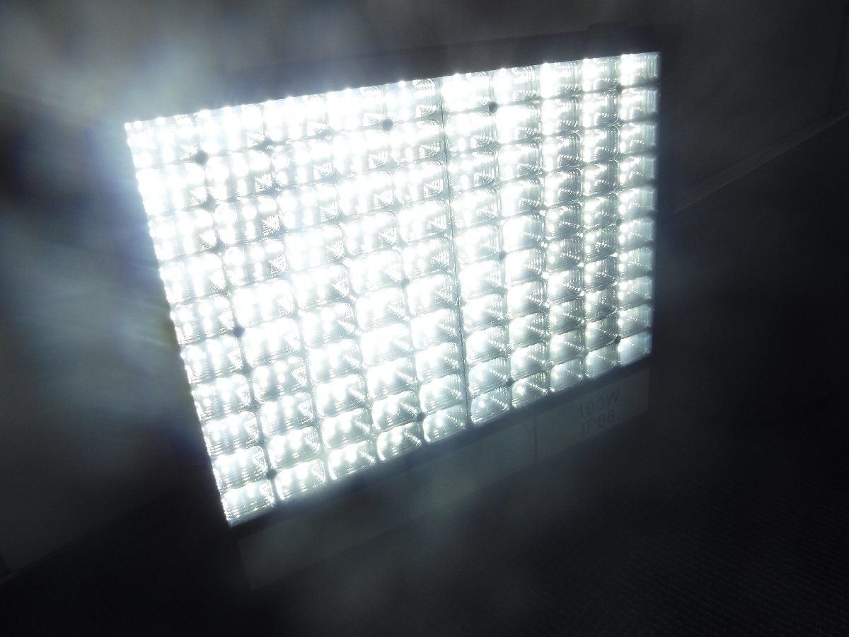 N824 LED投光器 100W IP66 中古 N824 LED投光器 100W IP66 中古