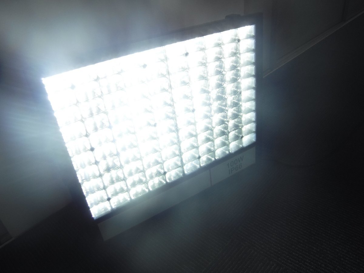 N824 LED投光器 100W IP66 中古 N824 LED投光器 100W IP66 中古