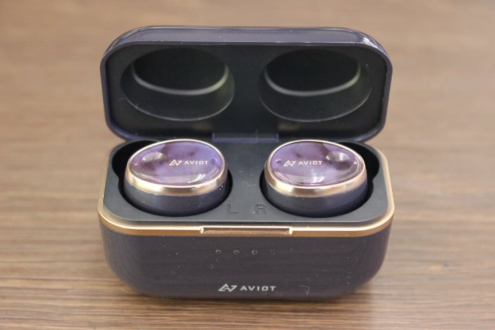 ○AVIOT（2） TE-BD11tR ワイヤレスイヤホン ブラック Bluetoothイヤホン 【動作保証出品】