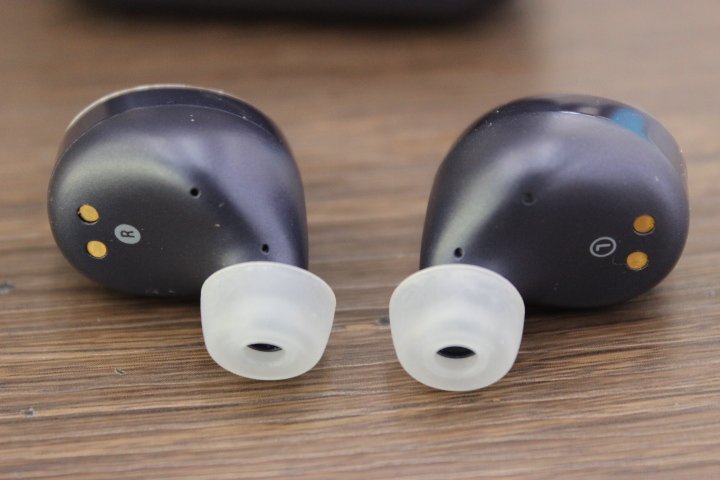 ○AVIOT（2） TE-BD11tR ワイヤレスイヤホン ブラック Bluetoothイヤホン 【動作保証出品】
