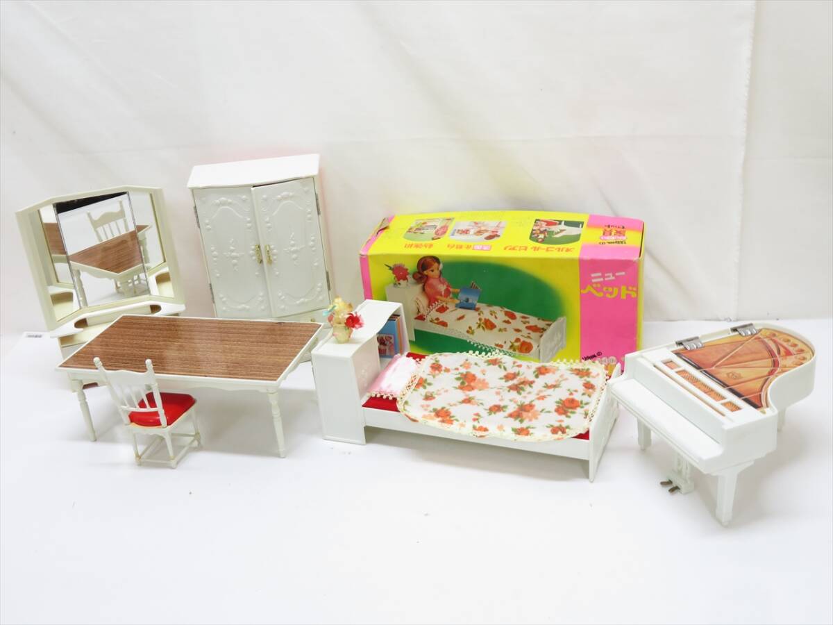 SK リカちゃんの白い白い家具セット オルゴールピアノ 旧タカラ SK リカちゃんの白い白い家具セット オルゴールピアノ 旧タカラ