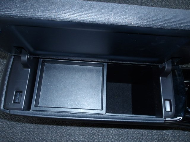 【個人宅配不可】中古 トヨタ プリウス ZVW52 純正 センターコンソール アームレスト (棚312-D306)
