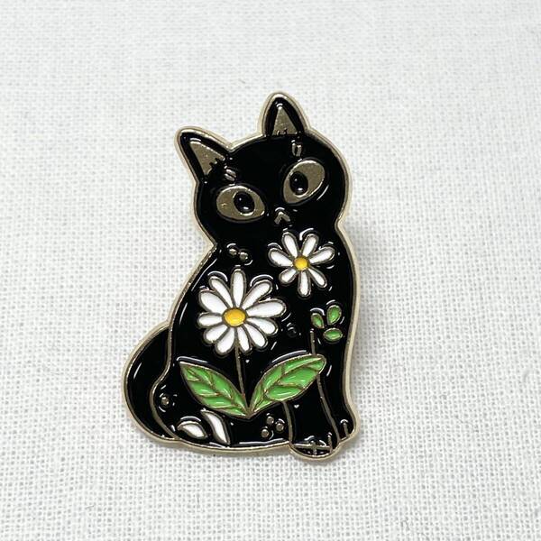 【ピンバッジ】黒猫 マーガレット 花 植物 かわいい 癒し にゃんこ