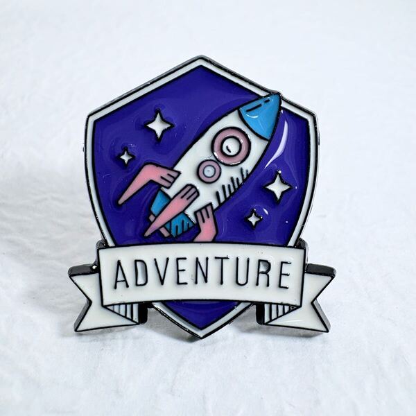 【ピンバッジ】ロケット エンブレム ADVENTURE 宇宙