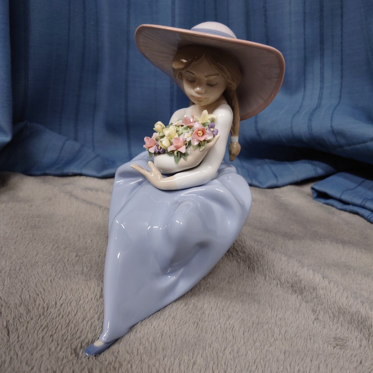 LLADRO リヤドロ 花の香りにつつまれて フィギュア 人形 女性