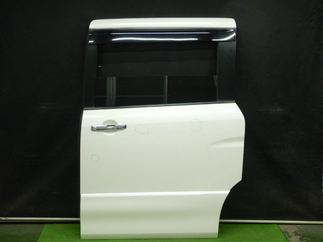 7F】【QAB】【送料記載】HFC26 セレナ / 左スライドドア / H210A-1VNMD ブリリアントホワイトパール FNC26 HC26【412170】