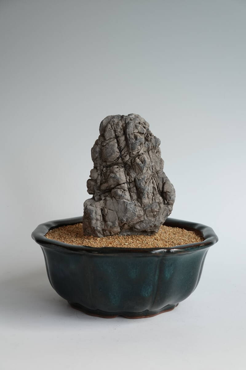 天然石　鑑賞石　安倍川　鉄丸石　置物　唐木台付　C　R7096 天然石 鑑賞石 安倍川 鉄丸石 置物 唐木台付 C R7096の通販 by