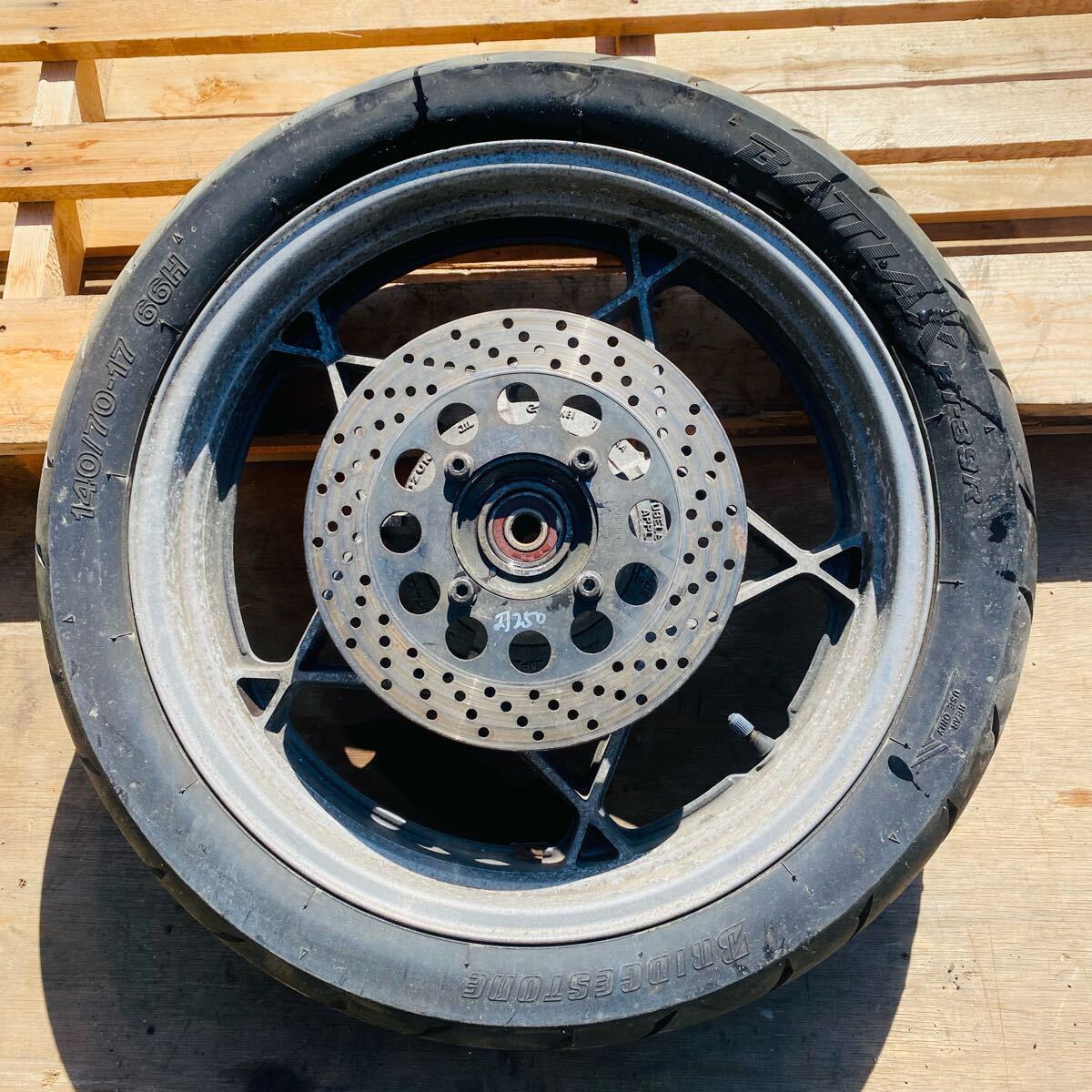 Yahoo!オークション -「gsx400s ホイール」の落札相場・落札価格 Yahoo!オークション -「gsx400s ホイール」の落札相場・落札価格