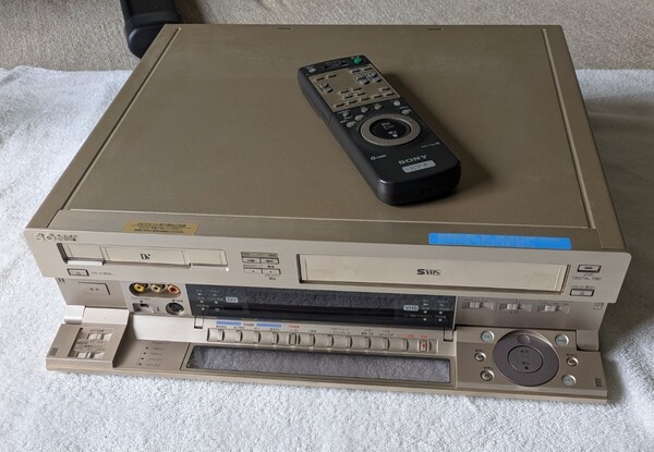 ☆中古完動品☆ SONY WV-D9000 DV&SVHSビデオデッキ・リモコン付属☆