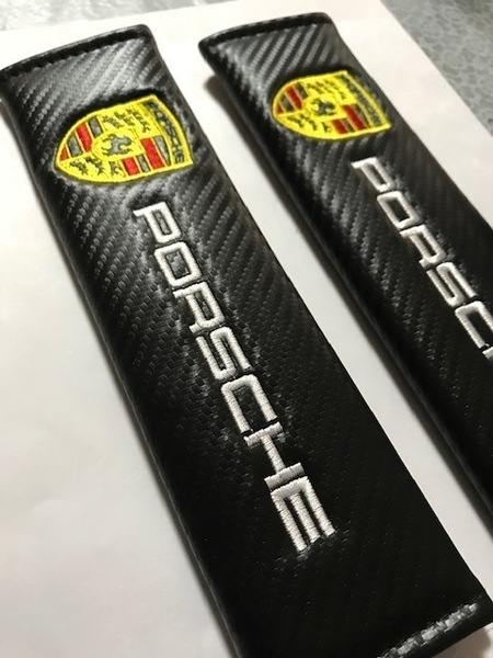 さりげなく目立つ!かっこいい! ポルシェロゴ カーボン調シートベルトカバー 送料無料!911 930 997 964 993 パナメーラ マカン