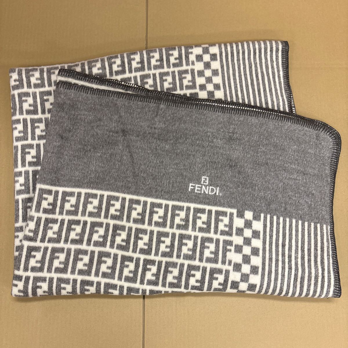 Yahoo!オークション -「毛布」(フェンディ) (ふ)の落札相場 Yahoo!オークション -「毛布」(フェンディ) (ふ)の落札相場