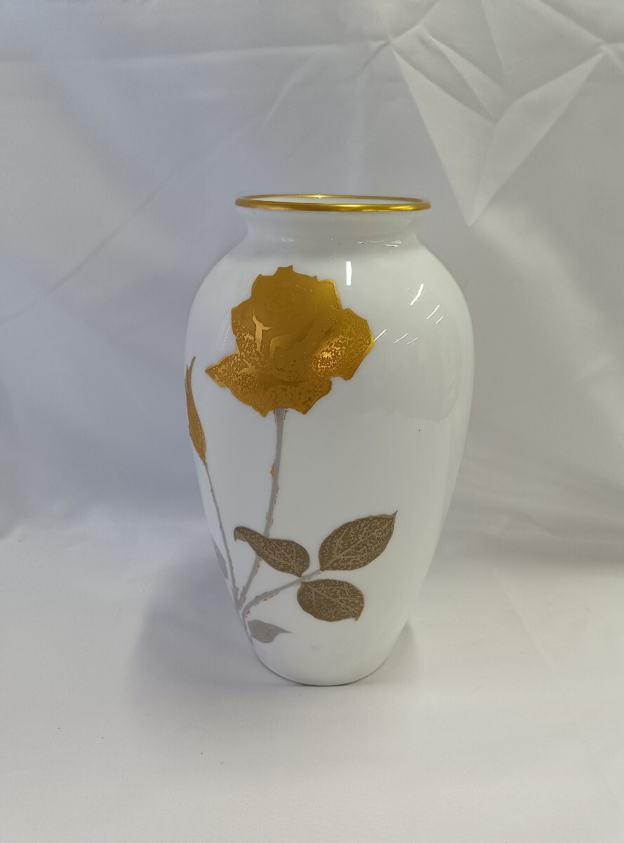 【新品】大倉陶園 金彩 金蝕薔薇 花瓶 花器 フラワーベース 高さ28cm Yahoo!オークション -「大倉陶園 花瓶 金蝕バラ」の落札相場