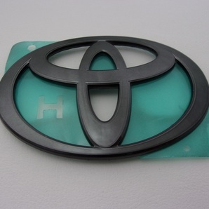 【 トヨタ 10系 ヤリス クロス 後期 : MXPB・MXPJ 】 10系 YARiS CROSS (後期) プラチナ ブラック リア トヨタマーク エンブレム