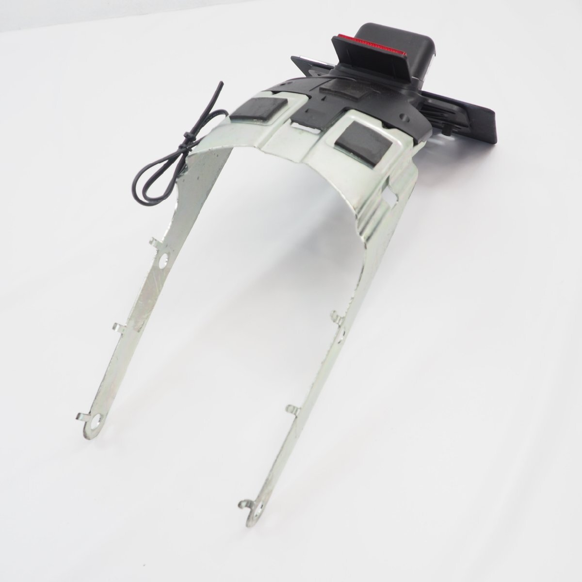 ハーレー ソフテイル FLS1690純正リアフェンダー 後ろフェンダー ステー インナー60154-11 ハーレー ソフテイル FLS1690純正リアフェンダー 後ろフェンダー ステー インナー60154-11
