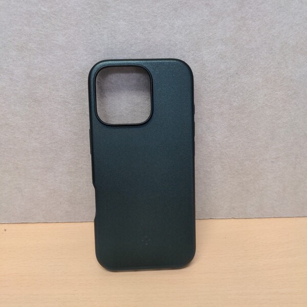y021401s Spigen iPhone 16 Pro ケース MagSafe対応 マグネット搭載 米軍MIL規格 マット 薄型 グリーン