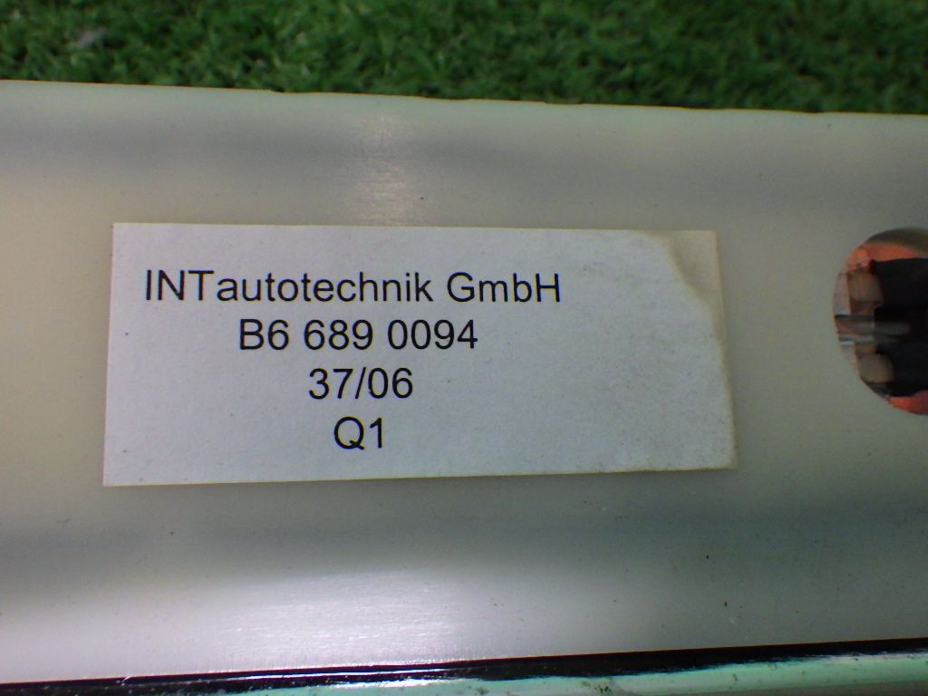 ベンツCLS550[W219]水色イルミ付 スカッフプレート A2196800235 A2196800135