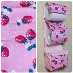 ●イチゴ ブルーベリー柄 トイレットペーパー ホルダー カバー 小物収納付き