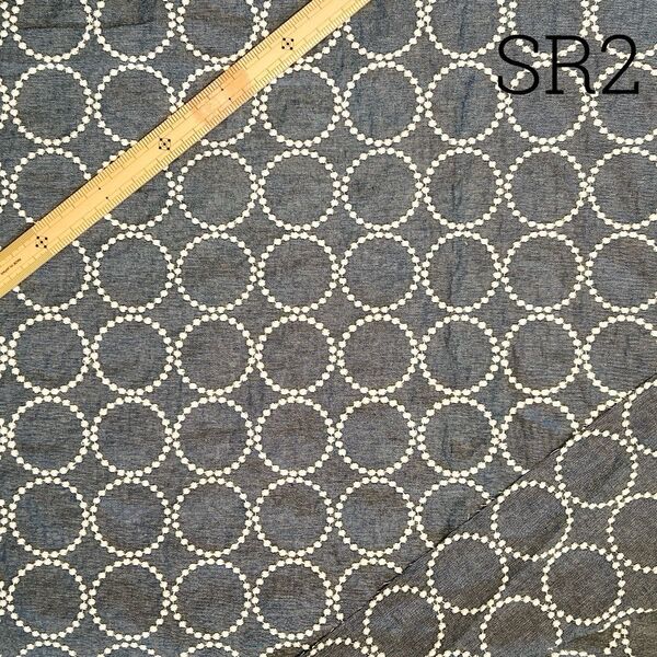 SR2 刺繍 シーチングリネン 幅129cm×50cm 藍色 輪っか模様 綿麻キャンバス
