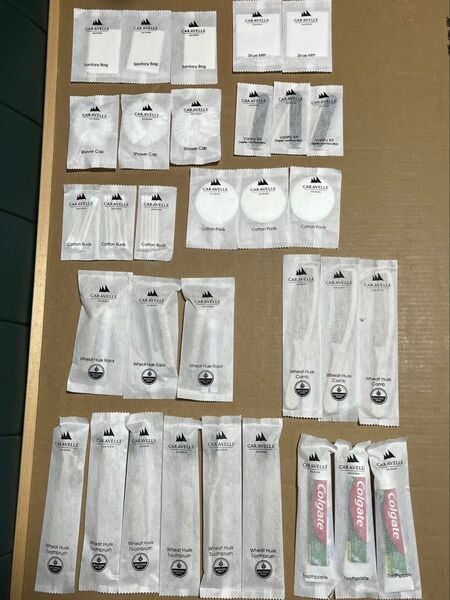 カラベルサイゴン ホテルアメニティ 合計32個 たっぷり歯磨き粉 歯ブラシ カミソリ くし コットン シャワーキャップ 靴みがき他