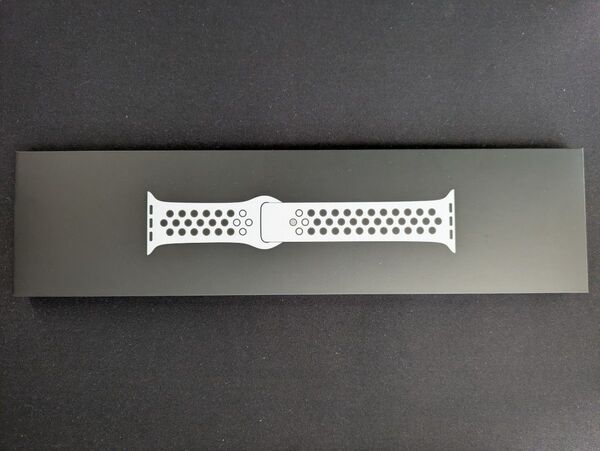 ★☆Apple Watch 44mm ピュアプラチナム/ブラック Nikeスポーツバンド