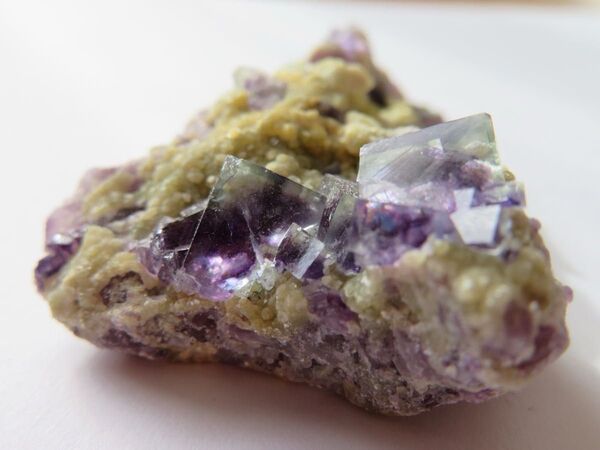 天然フローライト 内モンゴル自治区 鉱物標本 母岩付き 大きめ