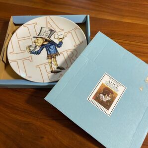 THE MACMILLAN ALICE プレート マッドハッター