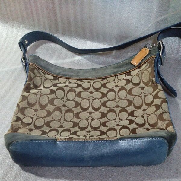 早いもの勝ち COACH ショルダーバッグ レザー シグネチャー