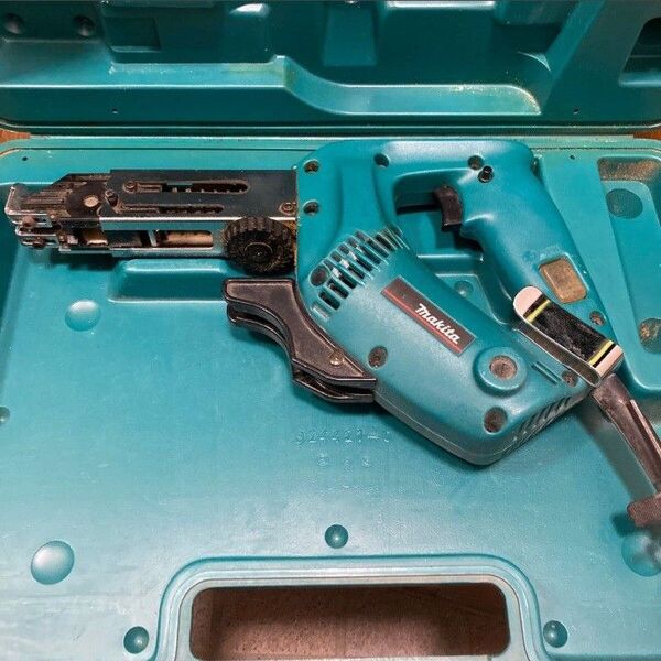【良品】makita(マキタ) オートパック スクリュードライバ 6830