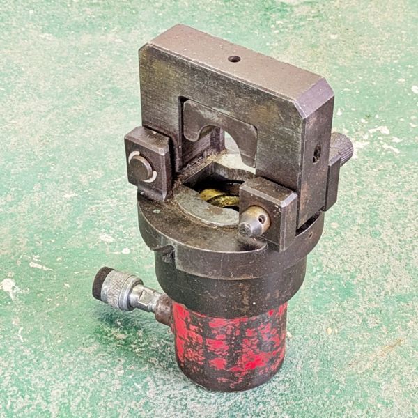 【富山】油圧ヘッド分離式圧着工具 ケース付き メーカー不明 ダイス 油圧ヘッド 鉄工 電設工事 カシメ 工具 DIY 発送可 倉庫内保管 中古 【富山】油圧ヘッド分離式圧着工具 ケース付き メーカー不明 ダイス 油圧ヘッド 鉄工 電設工事 カシメ 工具 DIY 発送可 倉庫内保管 中古