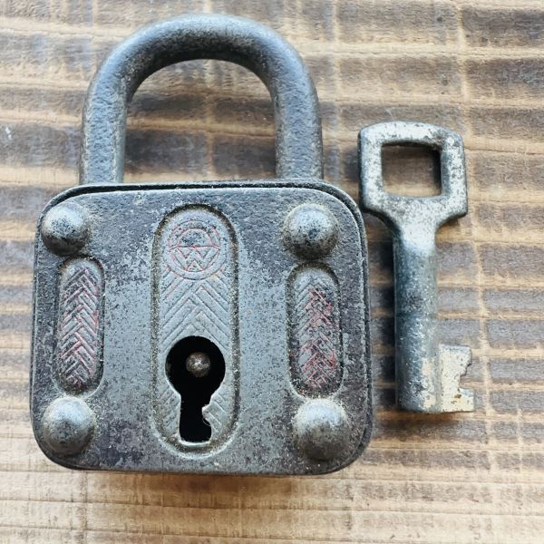 M832*antique*レア*1900's*W*南京錠*鍵*パドロック*アメリカン*ガレージ*インダストリアル*DIY*レトロ*vintage*Old*インテリア*クラシック