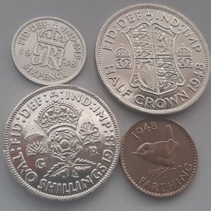 イギリスの1948年製の旧貨幣セット、シリング、ファージング、ハーフクラウン、シックスペンスを含むコレクション。