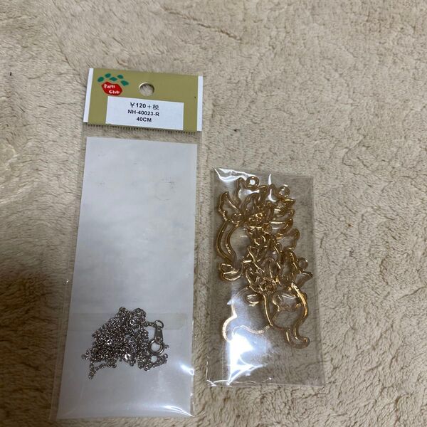 後ろ姿 天使の羽 猫 レジン枠 空枠 チャーム ゴールド 5P 材料 パーツ