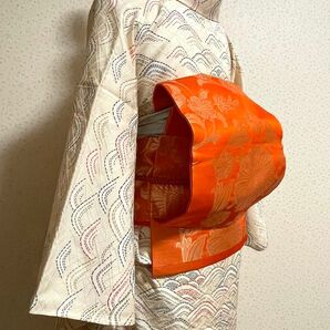 朱色に金の美しい模様お正月、初詣、紅葉狩りに