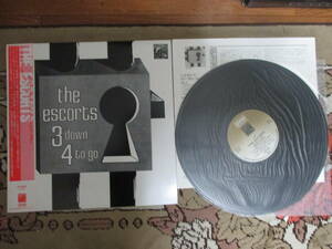 LP The Escorts「3 DOWN 4 TO GO」国内盤 VS-1062 帯付 ジャケット・解説に経年変化による汚れあり 美盤 スイート・ソウル 