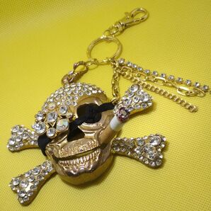 新品!バッグチャーム キーホルダー ドクロ スカル ビジュー ラインストーン 髑髏 骸骨 星 黒 煙草