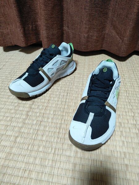 タイムセール!!!【送料無料】試着のみ NIKE ナイキ スニーカー ビジョン DM0861-002 UK8.5