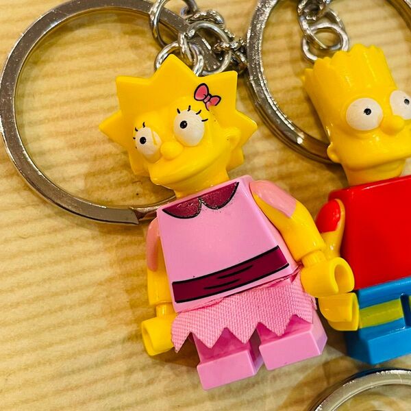 新品 リサ シンプソンズ THE SIMPSONS ミニフィギュアキーホルダー
