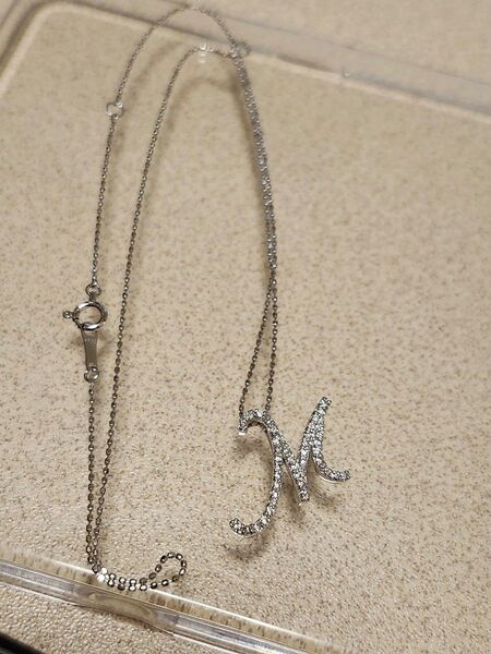 K18WG 天然ダイヤモンド 0.20ct イニシャル M 値引き不可 可愛い☆ めちゃ綺麗☆