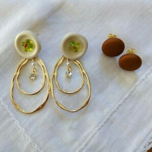 レトロなボタンのピアス2セット(2wayタイプ) No.21